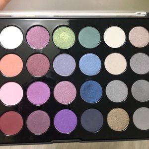 BH Cosmetics Smokey Eyes eyeshadow palette